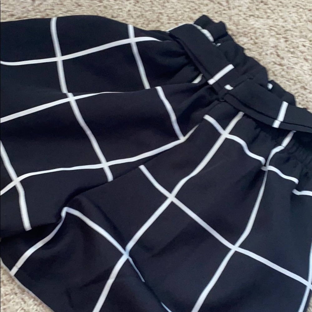 SHORTS - Picture 4 of 4